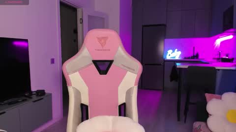 Snapshot of wowlovie666 chatting on November 4, 5:01 pm Emi online show from November 4, 5:01 pm