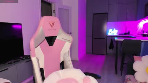 Snapshot of wowlovie666 chatting on November 5, 5:13 pm Emi online show from November 5, 5:13 pm