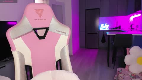 Snapshot of wowlovie666 chatting on November 23, 5:02 pm Emi online show from November 23, 5:02 pm