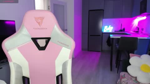 Snapshot of wowlovie666 chatting on November 24, 6:07 pm Emi online show from November 24, 6:07 pm