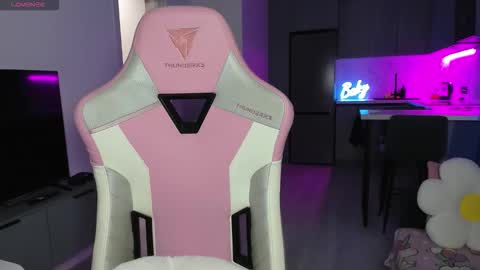 Snapshot of wowlovie666 chatting on December 5, 4:03 pm Emi online show from December 5, 4:03 pm