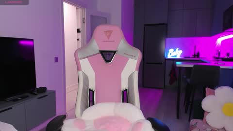 Snapshot of wowlovie666 chatting on December 19, 4:03 pm Emi online show from December 19, 4:03 pm