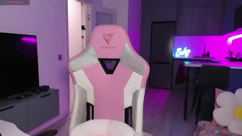 Snapshot of wowlovie666 chatting on December 20, 4:03 pm Emi online show from December 20, 4:03 pm