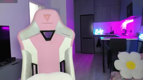 Snapshot of wowlovie666 chatting on January 6, 5:05 pm Emi online show from January 6, 5:05 pm