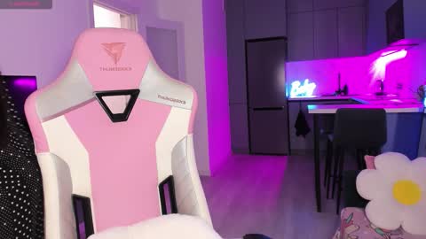 Snapshot of wowlovie666 chatting on January 7, 6:10 pm Emi online show from January 7, 6:10 pm