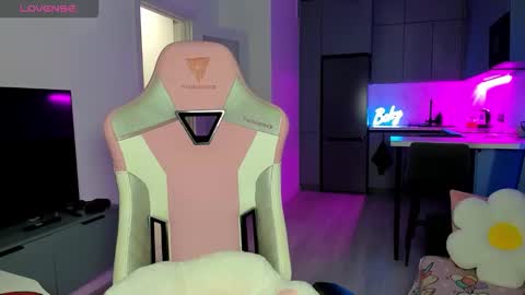 Snapshot of wowlovie666 chatting on January 13, 5:07 pm Emi online show from January 13, 5:07 pm