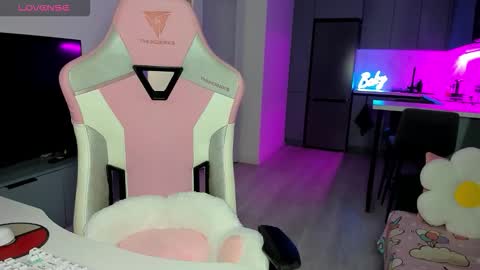 Snapshot of wowlovie666 chatting on January 14, 5:07 pm Emi online show from January 14, 5:07 pm