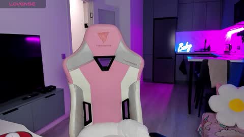 Snapshot of wowlovie666 chatting on February 4, 4:07 am Emi online show from February 4, 4:07 am