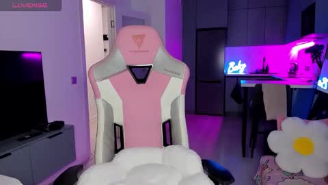 Snapshot of wowlovie666 chatting on February 5, 3:00 am Emi online show from February 5, 3:00 am