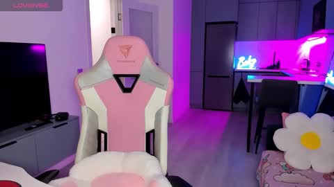 Snapshot of wowlovie666 chatting on February 11, 4:06 am Emi online show from February 11, 4:06 am