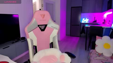 Snapshot of wowlovie666 chatting on February 13, 4:08 am Emi online show from February 13, 4:08 am