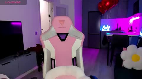 Snapshot of wowlovie666 chatting on February 18, 4:08 am Emi online show from February 18, 4:08 am