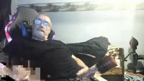 Snapshot of wowsers2022 chatting on October 19, 10:16 am wowsers2022 online show from October 19, 10:16 am