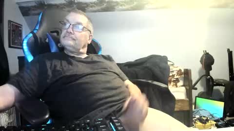 Snapshot of wowsers2022 chatting on October 25, 8:11 am wowsers2022 online show from October 25, 8:11 am