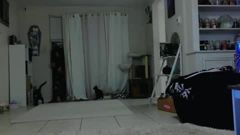 Crystal Lake online show from October 8, 5:05 am