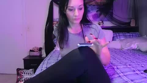 Snapshot of wrenleigh chatting on May 21, 9:49 am Crystal Lake online show from May 21, 9:49 am