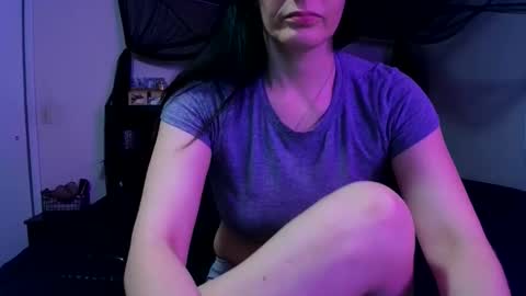 Snapshot of wrenleigh chatting on June 10, 5:18 am Crystal Lake online show from June 10, 5:18 am