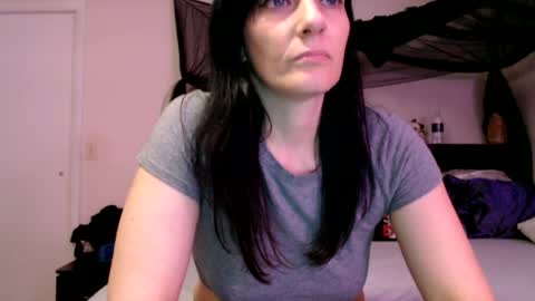 Snapshot of wrenleigh chatting on June 13, 5:27 am Crystal Lake online show from June 13, 5:27 am