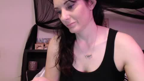 Snapshot of wrenleigh chatting on June 21, 4:48 am Crystal Lake online show from June 21, 4:48 am