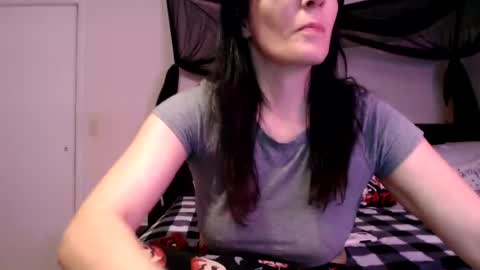 Snapshot of wrenleigh chatting on June 22, 7:38 am Crystal Lake online show from June 22, 7:38 am