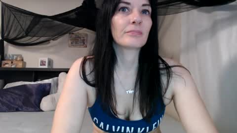 Snapshot of wrenleigh chatting on July 3, 9:27 am Crystal Lake online show from July 3, 9:27 am