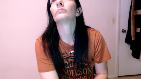 Snapshot of wrenleigh chatting on July 21, 10:28 am Crystal Lake online show from July 21, 10:28 am