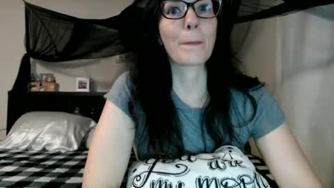 Snapshot of wrenleigh chatting on July 26, 12:23 pm Crystal Lake online show from July 26, 12:23 pm