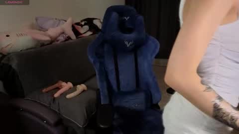 Neo and Abby online show from December 21, 11:17 am