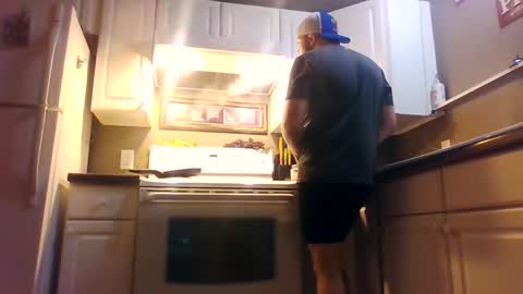 Snapshot of wundrsword33 chatting on January 5, 11:37 am BONER DONOR online show from January 5, 11:37 am