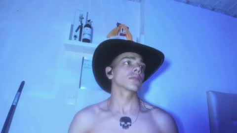 wyatt_smith71 online show from June 26, 8:19 am
