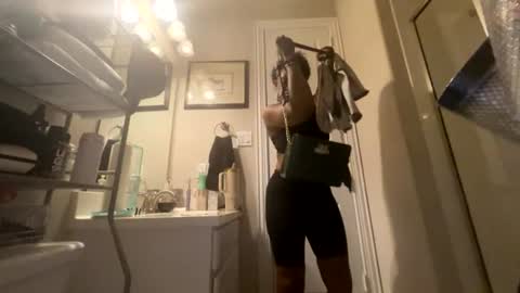 Snapshot of wynterheat chatting on July 25, 12:25 pm Wynter Heat online show from July 25, 12:25 pm