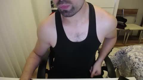 Snapshot of x_____0_____x chatting on January 18, 9:51 pm Mr. Lonely online show from January 18, 9:51 pm