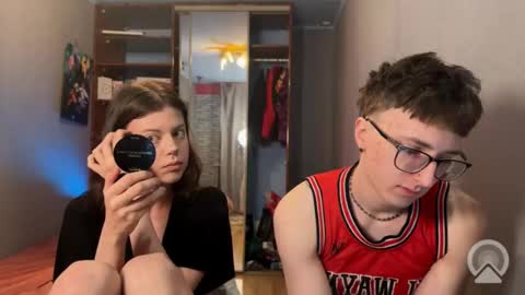 Philipp and Este online show from February 9, 5:22 am