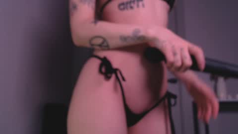 Snapshot of x_flora_x chatting on January 5, 10:50 pm Flora my fav patterns are 44 111 666 999 online show from January 5, 10:50 pm