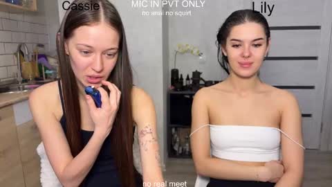 wiwi clap clap cat baby girl online show from February 4, 9:37 am