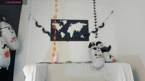 xaanderGrey online show from October 31, 11:11 am