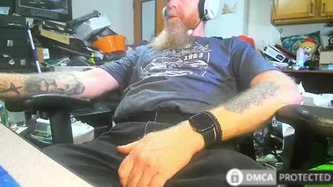 Snapshot of xander71972 chatting on May 24, 7:41 pm xander71972 online show from May 24, 7:41 pm