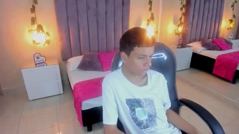 xavier fox   online show from November 12, 11:43 am