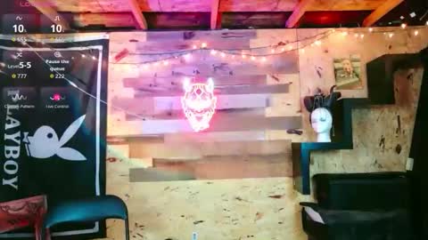 Snapshot of xcaitieragex chatting on October 28, 12:25 am Caitie Rage online show from October 28, 12:25 am