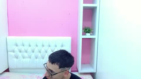 Snapshot of xcoupleplayxx chatting on April 19, 3:17 am xcoupleplayxx online show from April 19, 3:17 am