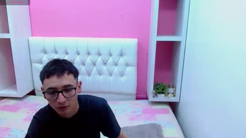 Snapshot of xcoupleplayxx chatting on April 22, 3:20 am xcoupleplayxx online show from April 22, 3:20 am