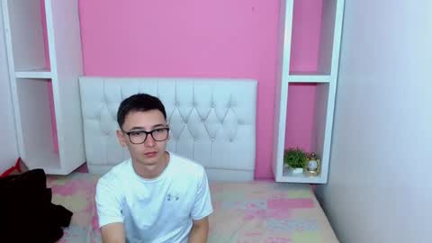 Snapshot of xcoupleplayxx chatting on April 26, 3:15 am xcoupleplayxx online show from April 26, 3:15 am