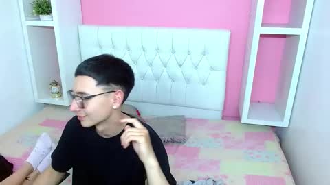 Snapshot of xcoupleplayxx chatting on April 29, 3:21 am xcoupleplayxx online show from April 29, 3:21 am