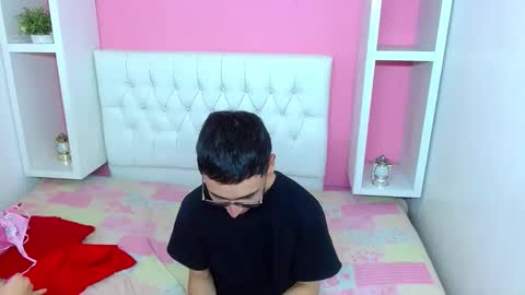 Snapshot of xcoupleplayxx chatting on May 3, 3:01 am xcoupleplayxx online show from May 3, 3:01 am