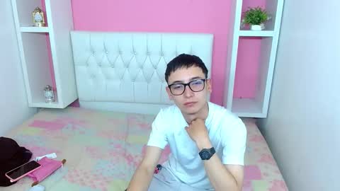 Snapshot of xcoupleplayxx chatting on May 6, 3:24 am xcoupleplayxx online show from May 6, 3:24 am