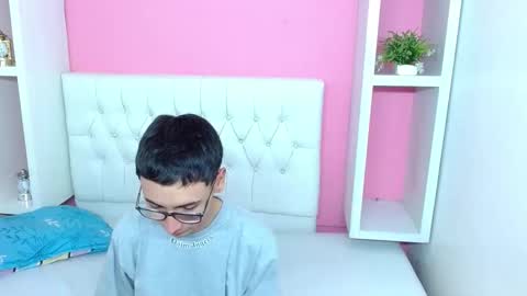 Snapshot of xcoupleplayxx chatting on May 10, 3:01 am xcoupleplayxx online show from May 10, 3:01 am