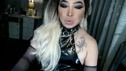 Snapshot of xdirtyflirtyx chatting on September 8, 5:01 pm Zhavia online show from September 8, 5:01 pm