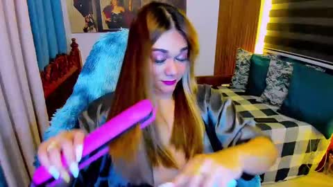 Snapshot of xdirtymistressx chatting on January 21, 5:51 pm XDirtymistressX online show from January 21, 5:51 pm