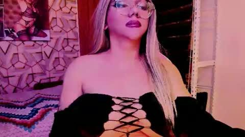 Snapshot of xdirtymistressx chatting on December 2, 7:36 am XDirtymistressX online show from December 2, 7:36 am