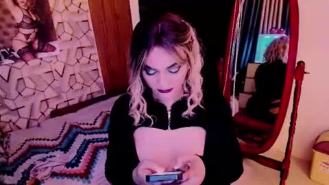 Snapshot of xdirtymistressx chatting on December 14, 8:35 pm XDirtymistressX online show from December 14, 8:35 pm